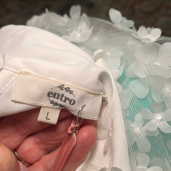 NWT Entro white sheer floral sleeved top with back tie size large - Picture 9 of 11